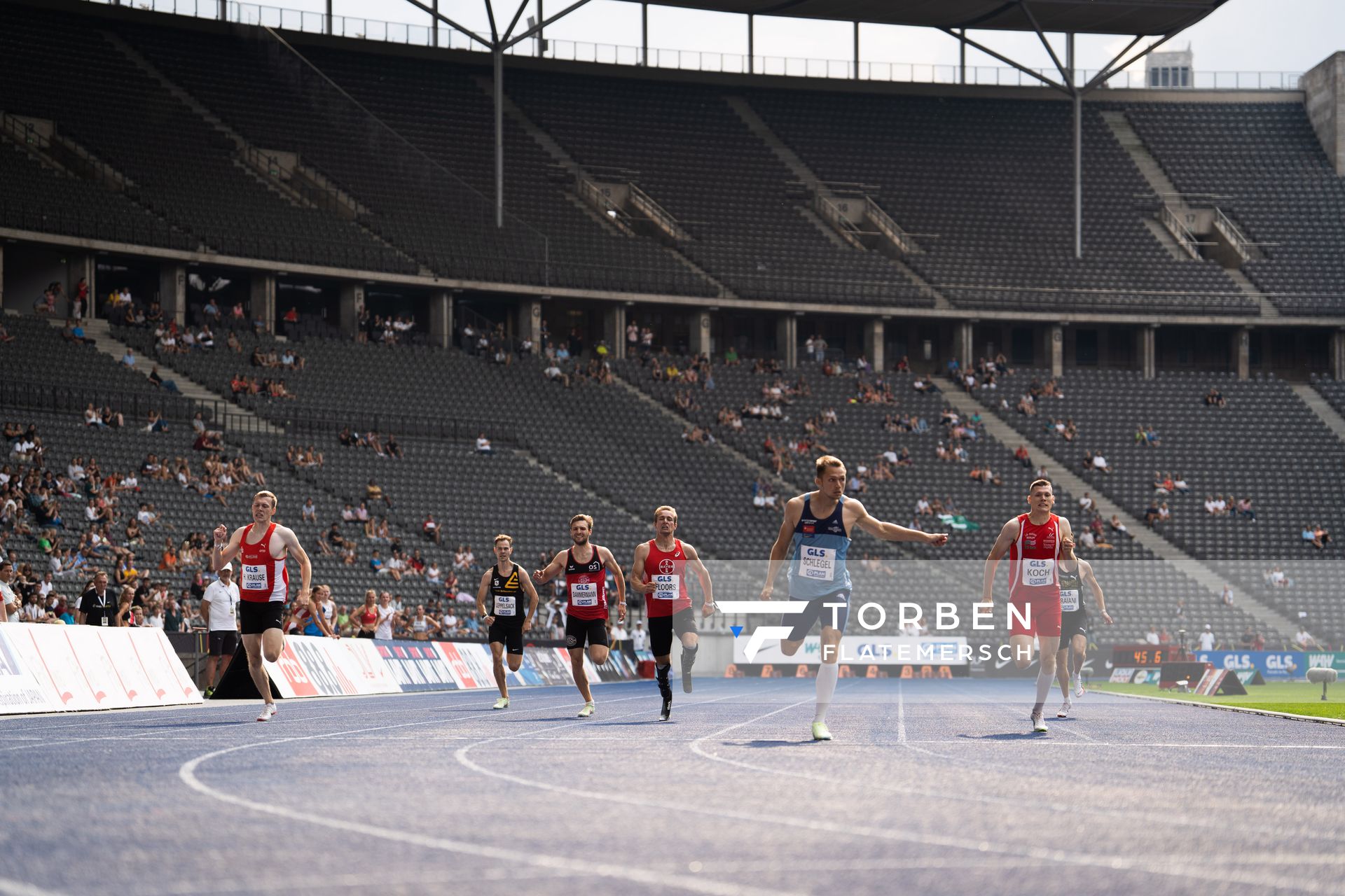 Henrik Krause (LG Olympia Dortmund), Arne Leppelsack (TSV Graefelfing), Fabian Dammermann (LG Osnabrueck), Johannes Floors (TSV Bayer 04 Leverkusen), Marvin Schlegel (LAC Erdgas Chemnitz), Marc Koch (LG Nord Berlin) waehrend der deutschen Leichtathletik-Meisterschaften im Olympiastadion am 25.06.2022 in Berlin